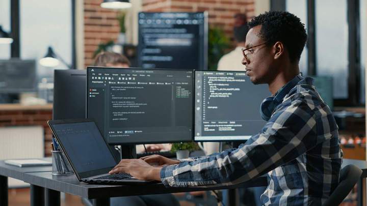 <p>Fournisseur en solutions informatiques pour professionnels, Saint-Denis</p>