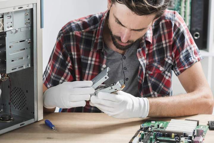 Maintenance de matériel informatique par un professionnel à La Réunion